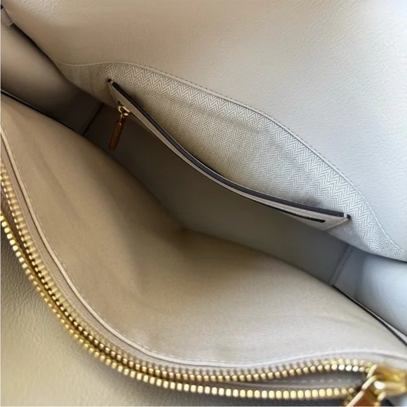 Like new Tory Burch Lee Radziwill Double
Bag Satchel New Cream $1,320 - Picture 8 of 9